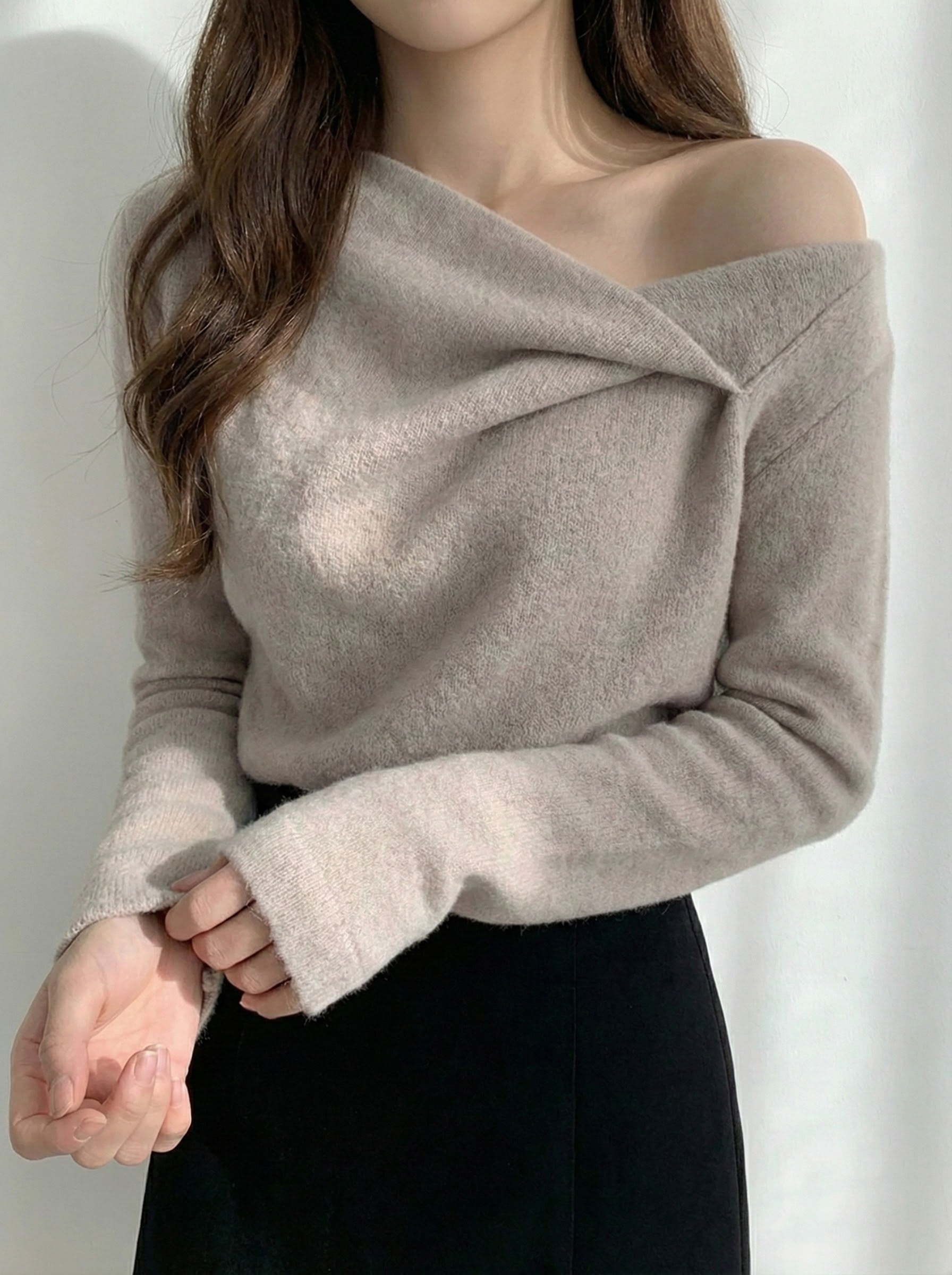 アシンメトリードレープニット