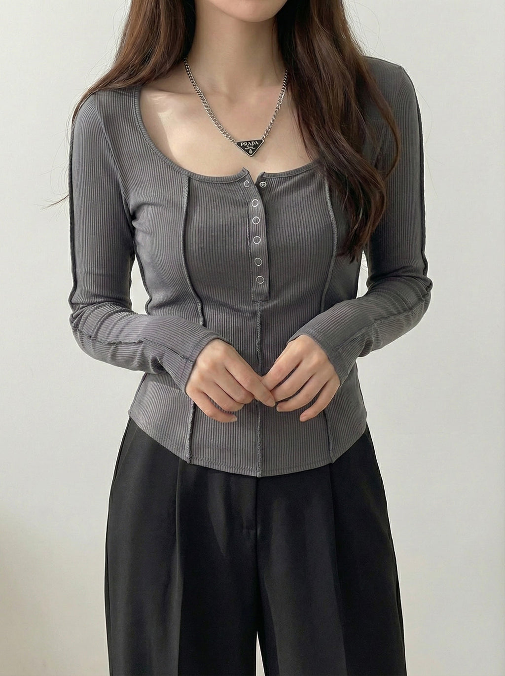 Uネックアイレットリブカットソー