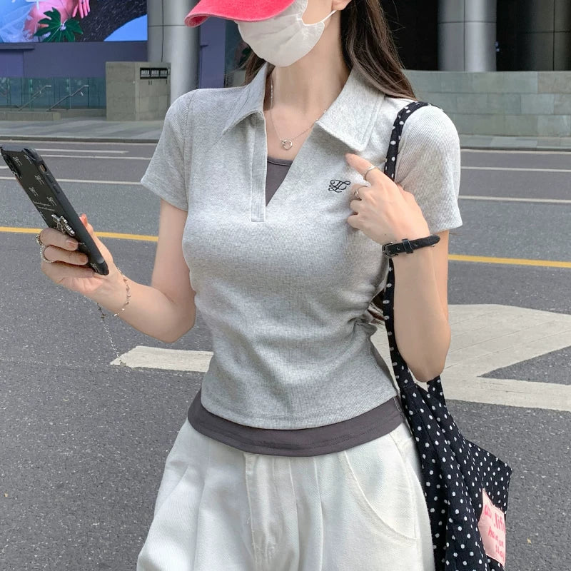 レイヤードVネックロゴTシャツ