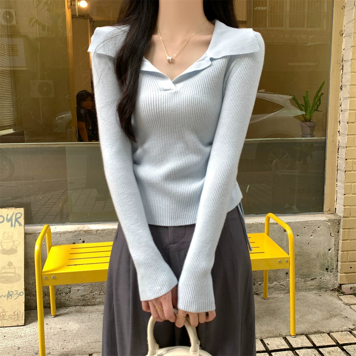 Vネックサイドギャザーリブニット