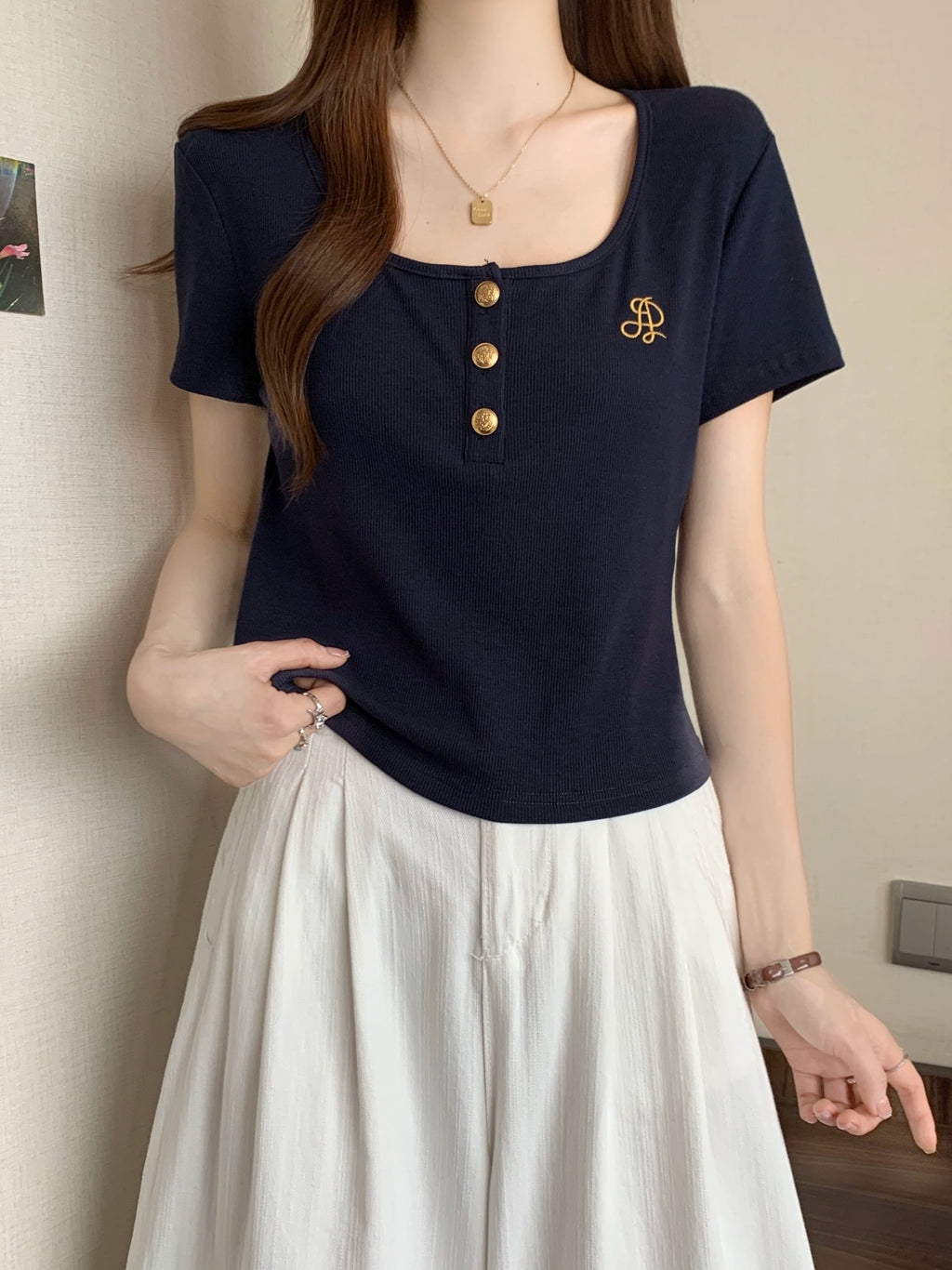 ゴールドボタンロゴリブTシャツ