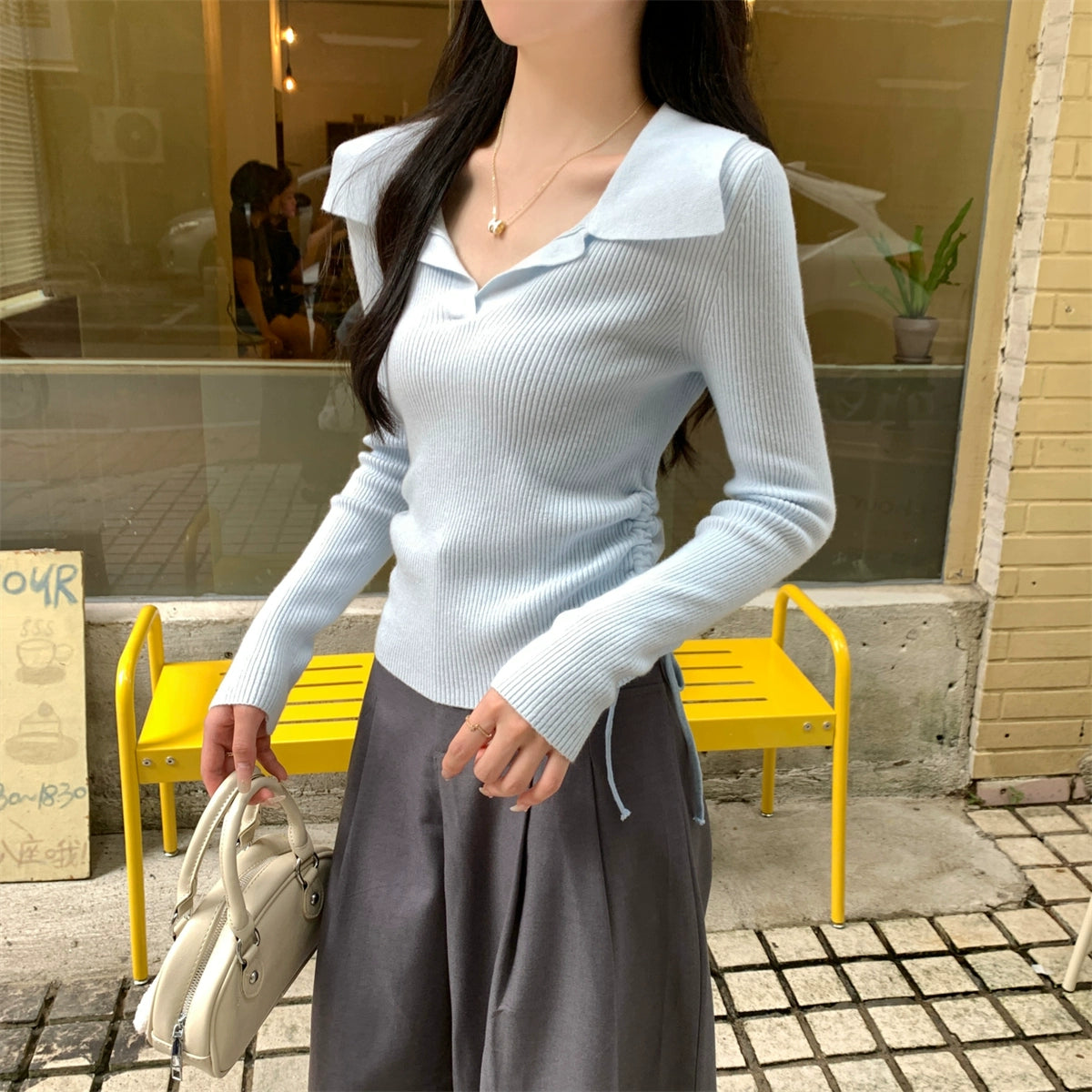 Vネックサイドギャザーリブニット