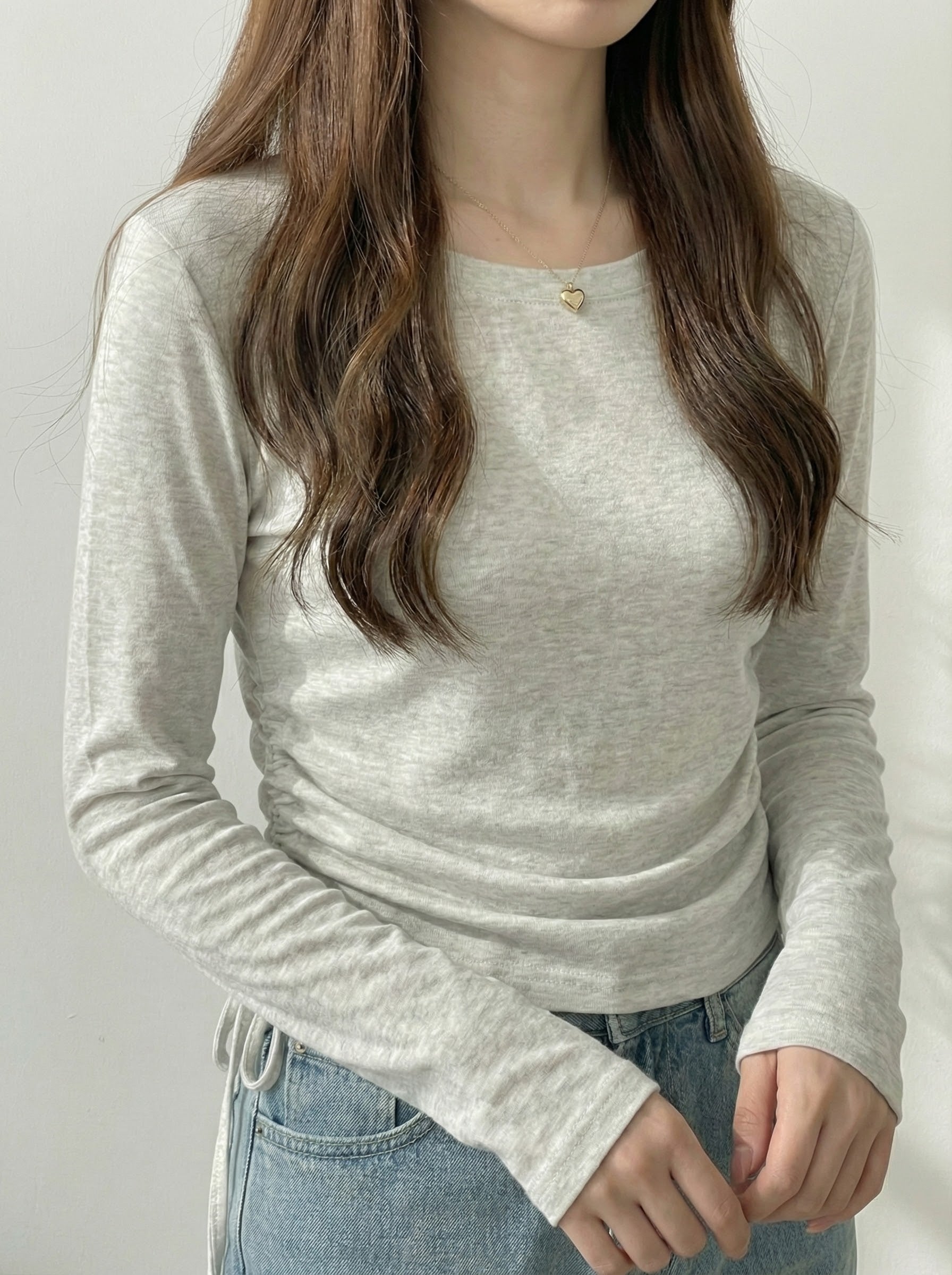 ラウンドネックギャザーロングTシャツ